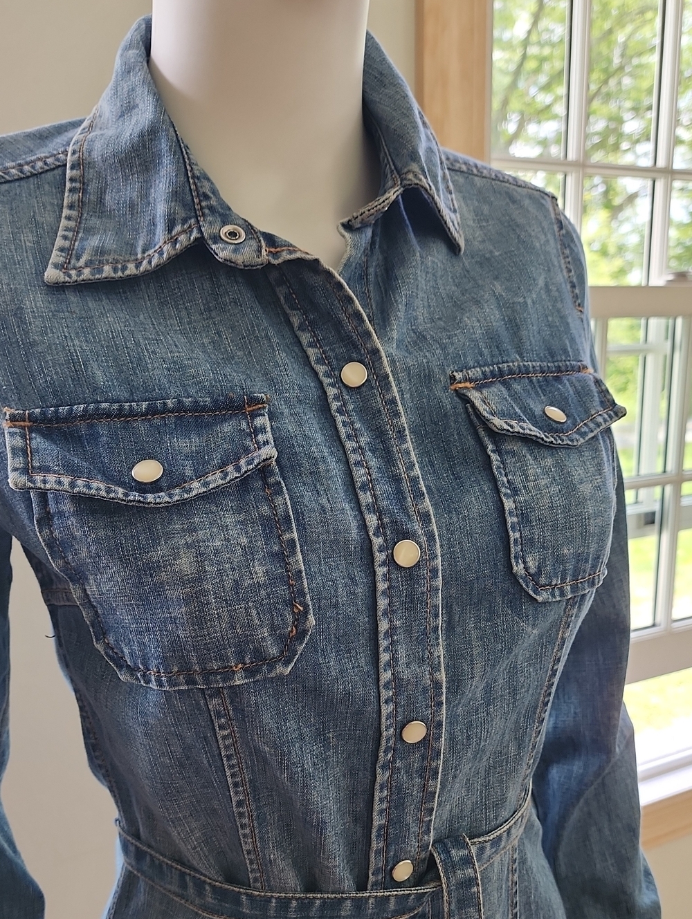 Vintage GAP Y2K Early 2000s Light Wash Medium Wash Denim Snap Front Shirt Dress - Picture 2 of 13